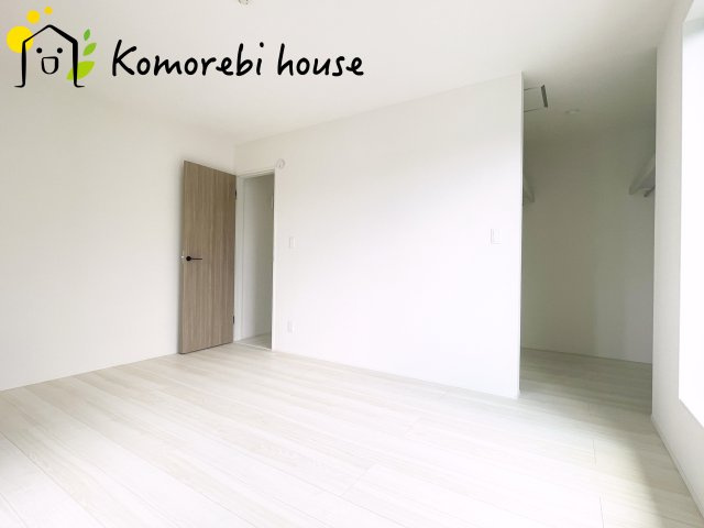 上尾市平方　3期　新築一戸建て　グラファーレ　03の寝室|落ち着いた色調の寝室です