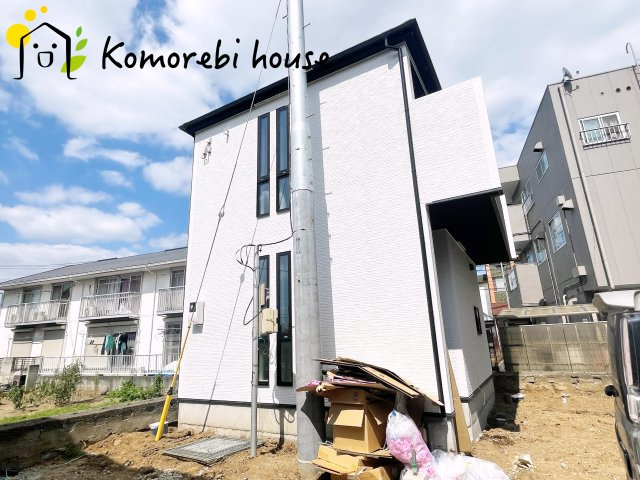 上尾市平方　3期　新築一戸建て　グラファーレ　03の外観|おしゃれな外観です