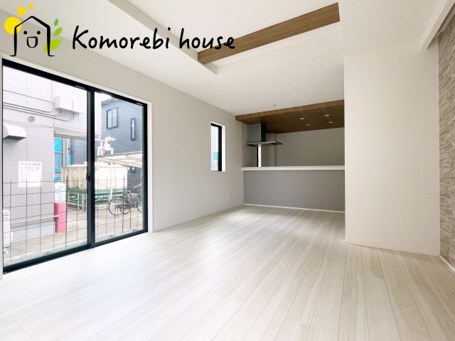 上尾市平方　3期　新築一戸建て　グラファーレ　03の居間・リビング|ゆったりとしたリビングです