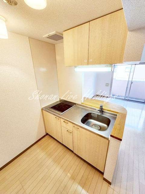横浜市西区岡野２丁目の賃貸マンションのキッチン|お掃除楽々なIHクッキングヒーター♪