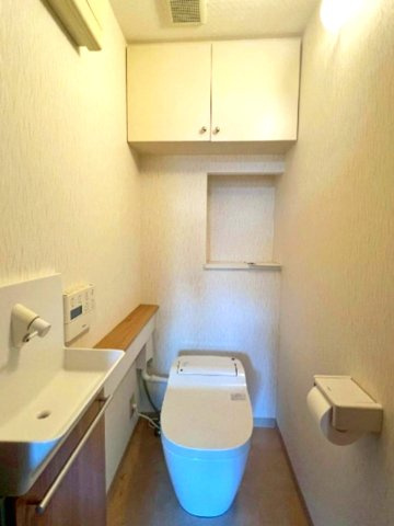 ジオ甲東園ネクサスのトイレ|節水型でエコなトイレには、今では当たり前のウォシュレット付き
