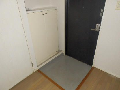 座間市相模が丘５丁目の賃貸マンションの玄関