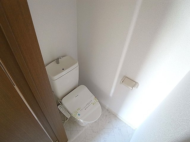 メゾネット名倉のトイレ|温水洗浄便座付きトイレ