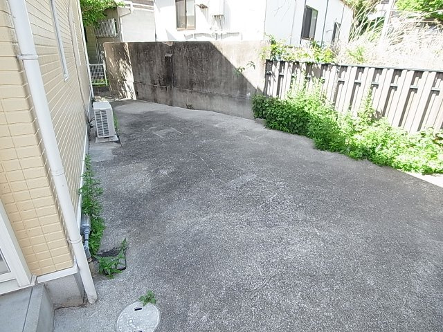 メゾネット名倉の庭|大きな専用テラス付き