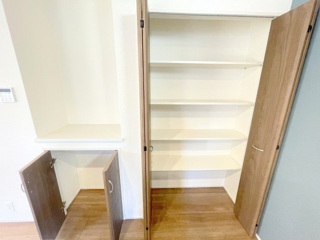 【収納】 | ふじみ野市仲3丁目　新築一戸建住宅　全1棟　(ふじみ野店) | 食品や食器の保管に便利な可動棚は生活感を隠せて便利です！