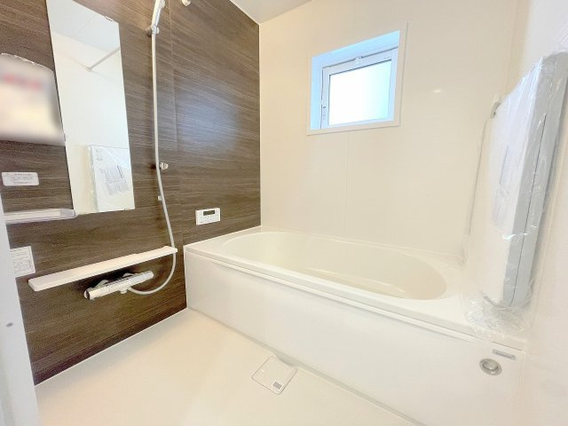 【浴室】 | ふじみ野市仲3丁目　新築一戸建住宅　全1棟　(ふじみ野店) | 木のぬくもりがあたたかい1坪以上の浴室、日々の疲れを癒します