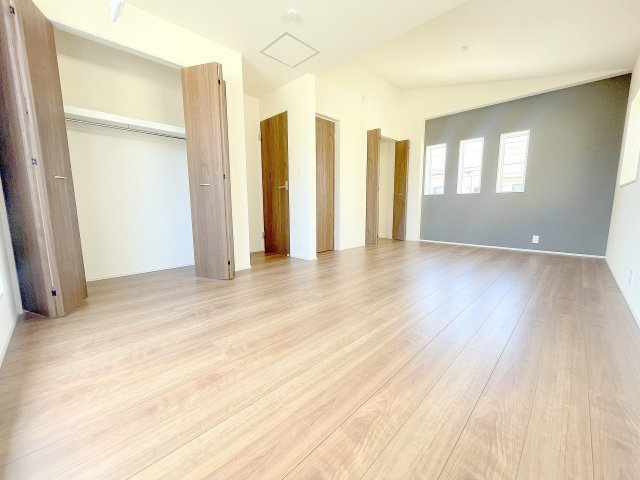 【洋室】 | ふじみ野市仲3丁目　新築一戸建住宅　全1棟　(ふじみ野店) | フレキシブルルーム：将来子供部屋として2つの部屋にアレンジできるお部屋です♪※2部屋としてご利用の場合、間仕切壁工事は有償となります