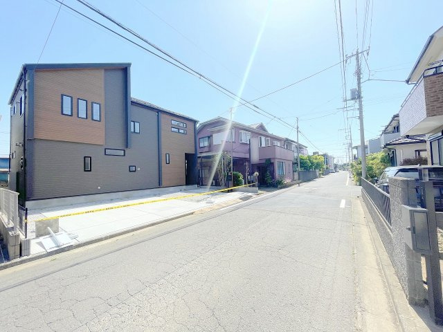 【前面道路含む現地写真】 | ふじみ野市仲3丁目　新築一戸建住宅　全1棟　(ふじみ野店) | 保育園・小中学校徒歩約9分、コンビニ徒歩約5分、スーパー徒歩約9分と充実した周辺環境です！