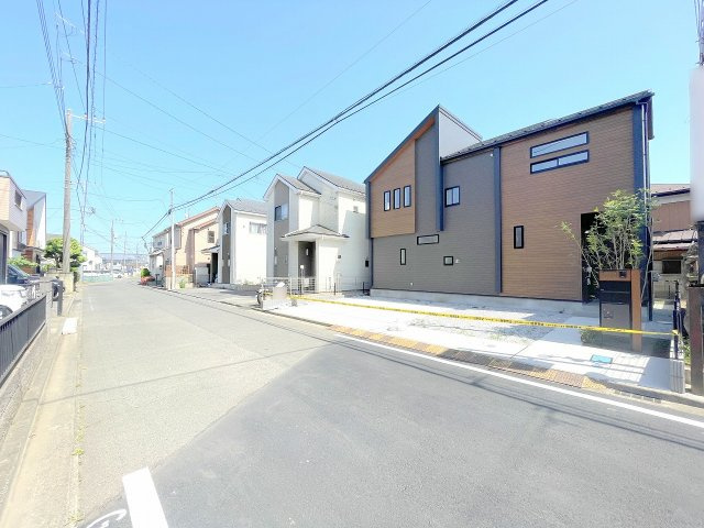 【前面道路含む現地写真】 | ふじみ野市仲3丁目　新築一戸建住宅　全1棟　(ふじみ野店) | 周辺環境も併せてご案内いたします。
お気軽にお問い合わせください！