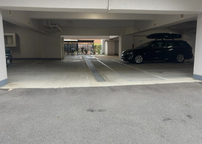 【駐車場】 | 八王子サニーハイツ | 車一台あたりに必要なスペースは、標準サイズの普通自動車で横幅2m50cm、長さ5mは必要になります。ただし、乗降のことも考慮して横幅3m30cm、長さ5m50cmほどは確保できるところを選びましょう。