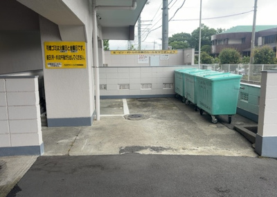 【設備】 | 八王子サニーハイツ | 共有部分は、住民なら誰もが使える設備のこと。例えば駐車場やエレベーター、インターネット設備、セキュリティ設備などがあります。他にも、マンションの廊下・外部階段やエントランス・ゴミ置き場などがあります。