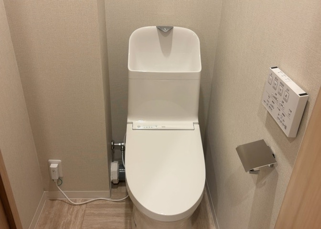【トイレ】 | 八王子サニーハイツ | トイレは大きさや形、機能、抗菌性などが異なる多種多彩なタイプが各メーカーから出ています。それぞれに良さがあるため、事前にどういったタイプのトイレがいいのかをご家庭内で決めて、内見に行くといいでしょう。