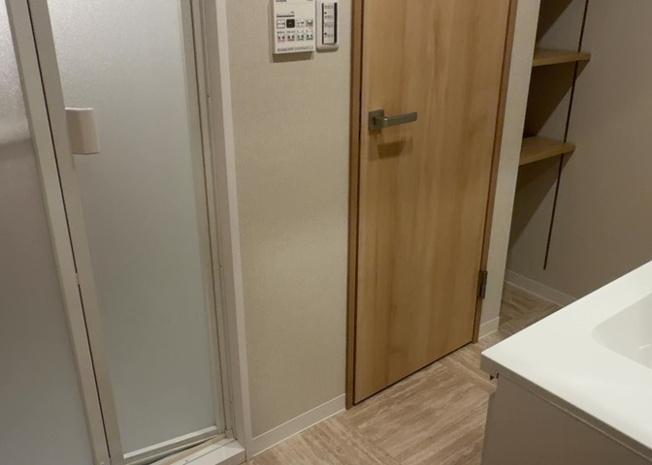 【脱衣所】 | 八王子サニーハイツ | 洗面脱衣所は「体を綺麗に整える場所」という目的と役割を持っています。そして便利で使い勝手のいい「体を綺麗に整える場所」にするためには、配置や動線、照明や収納計画をしっかりと検討しておく必要があります。
