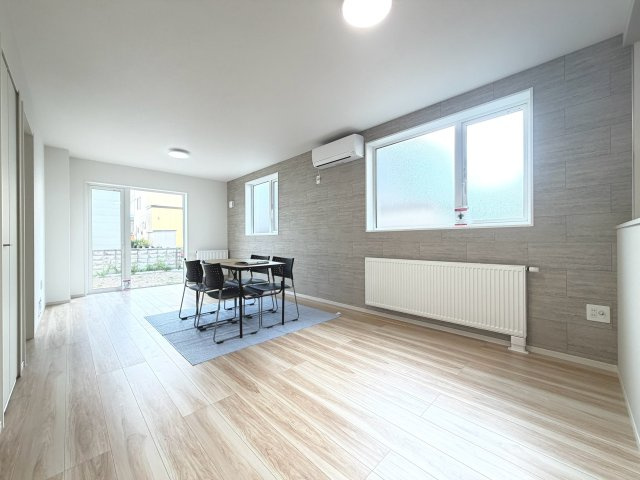 【新築戸建】札幌市白石区北郷3条14丁目2棟の居間・リビング|【仲介手数料無料】【内覧可能】です。