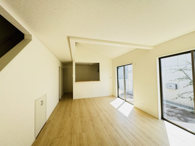 新築　前橋市稲荷新田町第3　クレイドルガーデン　1号棟の居間・リビング|　19帖の広々リビングはご家族みんなでゆったりくつろげます♪