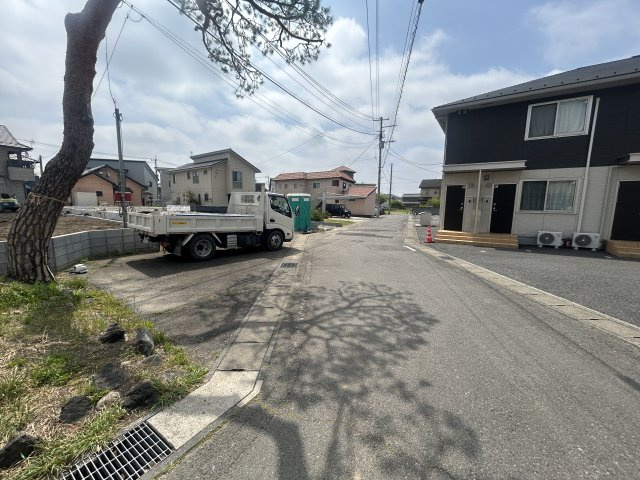 新築　前橋市稲荷新田町第3　クレイドルガーデン　1号棟の前面道路含む現地写真|現地写真　西側接道幅員約5ｍ