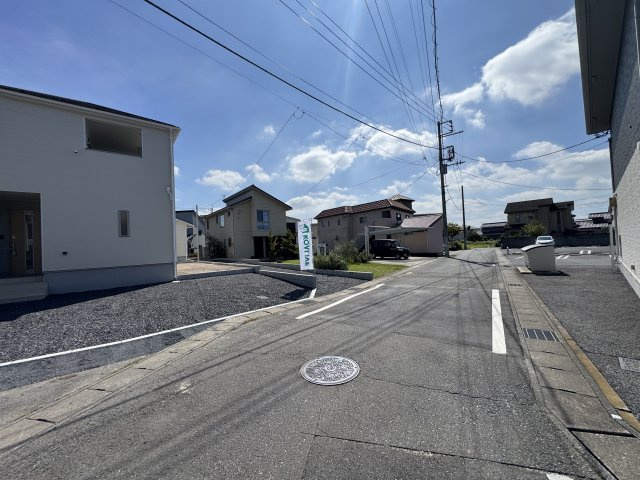 新築　前橋市稲荷新田町第3　クレイドルガーデン　1号棟の前面道路含む現地写真|現地写真　西側接道幅員約5ｍ