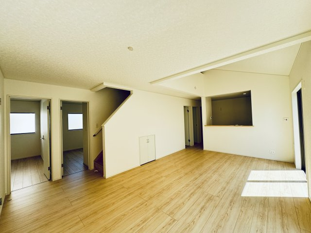 新築　前橋市稲荷新田町第3　クレイドルガーデン　1号棟の居間・リビング|　　家族の会話が弾む対面キッチン。お子様の様子も確認できて安心ですね。

