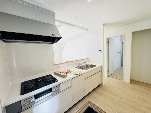 新築　前橋市稲荷新田町第3　クレイドルガーデン　1号棟のキッチン|　間口2550ｍｍで作業スペースも広々！換気扇も汚れが付きにくくお掃除がし易い設計です。
