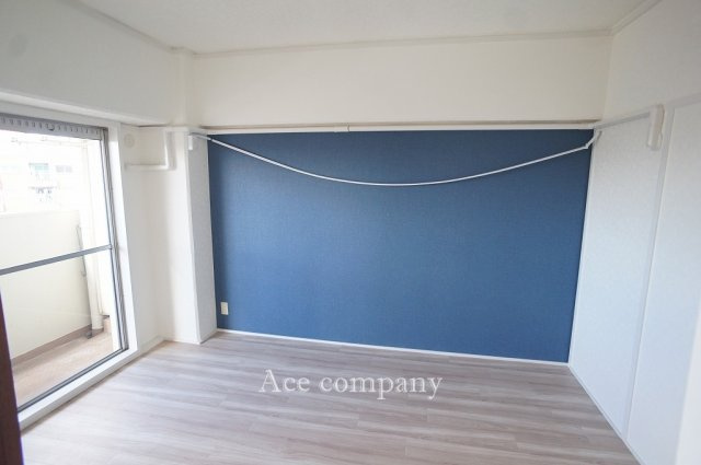 【子供部屋】 | 平野コーポ | 【洋室6帖】バルコニーに面したお部屋です☆