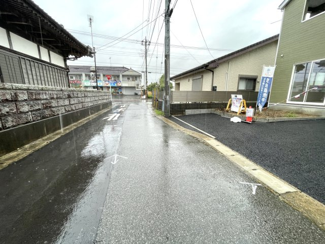 成田市本城第２１の前面道路含む現地写真