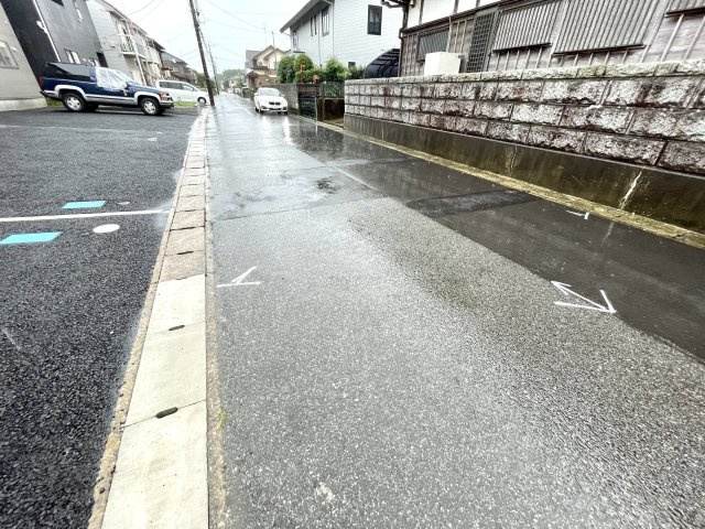 成田市本城第２１の前面道路含む現地写真