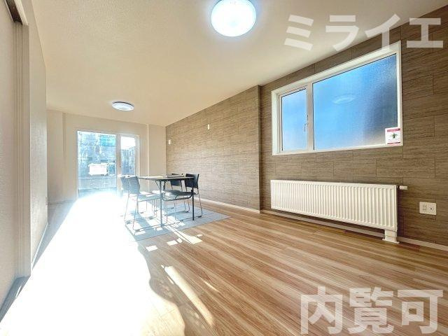 【新築戸建】札幌市白石区北郷3条14丁目2棟の居間・リビング|【仲介手数料無料】【同仕様物件が内覧可能】です。
同仕様物件