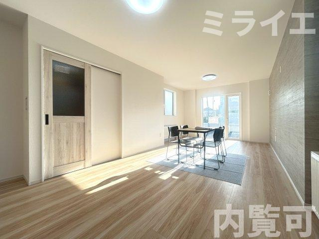 【新築戸建】札幌市白石区北郷3条14丁目2棟の居間・リビング|同仕様物件