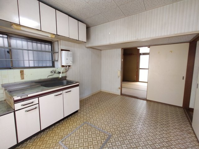 愛宕町戸建のキッチン