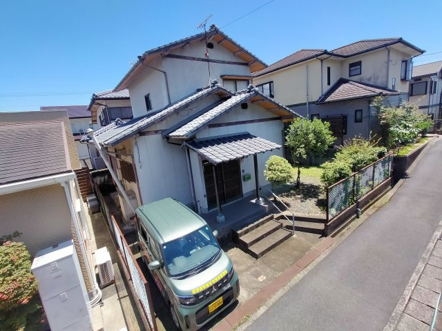 愛宕町戸建の前面道路含む現地写真