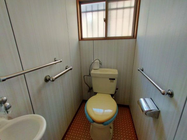 愛宕町戸建のトイレ