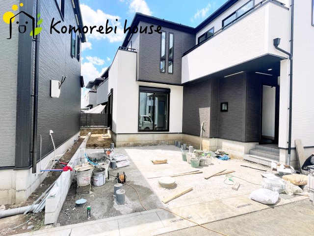 上尾市平方　3期　新築一戸建て　グラファーレ　04の駐車場|26.8.7　撮影済み