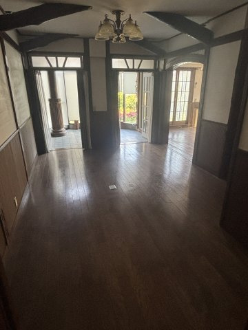 本山北町6丁目戸建の居間・リビング