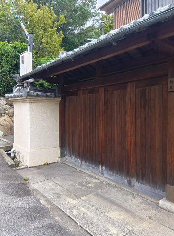 本山北町6丁目戸建の玄関
