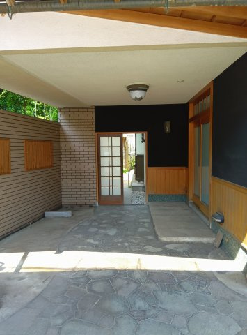 本山北町6丁目戸建のエントランス