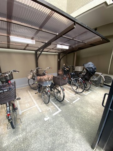 クレメント御所西の駐輪場|駐輪場