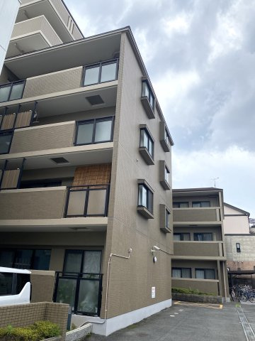 クレメント御所西の外観