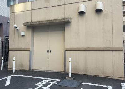 【設備】 | ミッドプレイス八王子 | 共有部分は、住民なら誰もが使える設備のこと。例えば駐車場やエレベーター、インターネット設備、セキュリティ設備などがあります。他にも、マンションの廊下・外部階段やエントランス・ゴミ置き場などがあります。