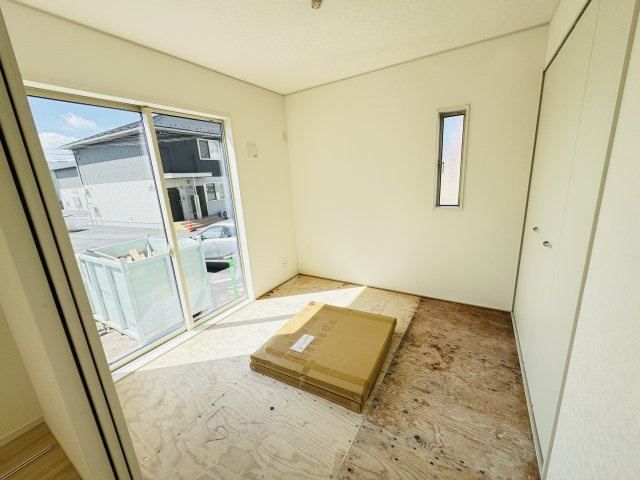 新築　前橋市稲荷新田町第3　クレイドルガーデン　3号棟の和室|　リビング隣の和室はお子様の遊び部屋としてもちょうどいいですね♪							
