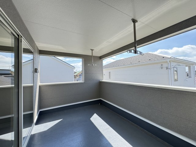 新築　前橋市稲荷新田町第3　クレイドルガーデン　3号棟のバルコニー|　日当たりの良いバルコニーはお洗濯物もよく乾きそうです◎
　