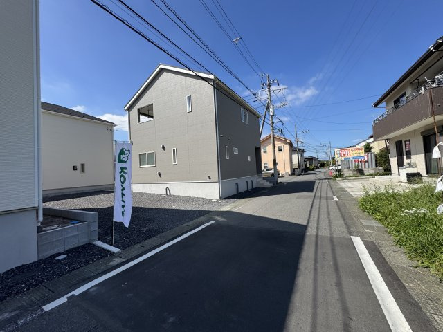 新築　前橋市稲荷新田町第3　クレイドルガーデン　3号棟の前面道路含む現地写真|現地写真　北側接道幅員約5ｍ
