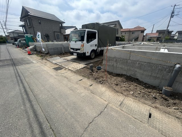 新築　前橋市稲荷新田町第3　クレイドルガーデン　3号棟の駐車場|現地写真　駐車スペースは縦列駐車になりますが、2台分可能です！


