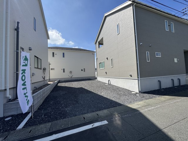新築　前橋市稲荷新田町第3　クレイドルガーデン　3号棟の駐車場|現地写真　駐車スペースは縦列駐車になりますが、2台分可能です！


