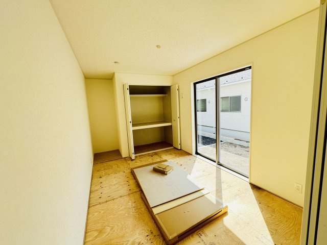新築　前橋市稲荷新田町第3　クレイドルガーデン　4号棟の和室|　リビング隣の和室はお子様の遊び部屋としてもちょうどいいですね♪							
