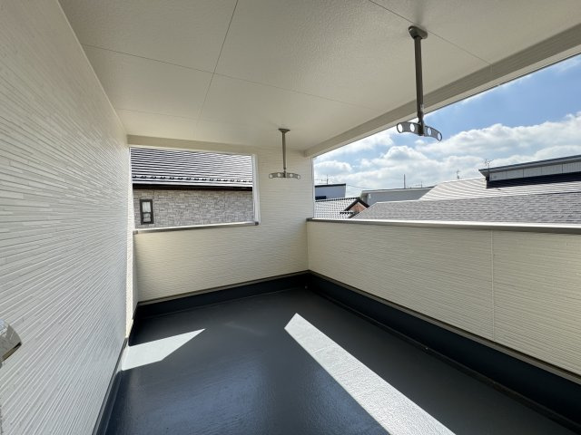 新築　前橋市稲荷新田町第3　クレイドルガーデン　4号棟のバルコニー|　日当たりの良いバルコニーはお洗濯物もよく乾きそうです◎
　