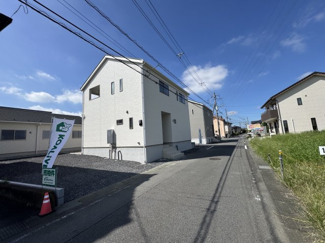 新築　前橋市稲荷新田町第3　クレイドルガーデン　4号棟の前面道路含む現地写真|現地写真　北側接道幅員約5ｍ

