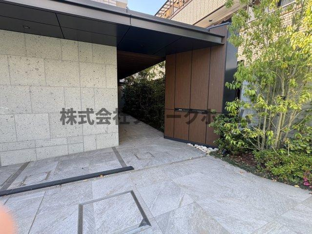 プラウド吉祥寺本町のエントランス