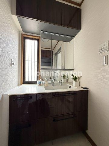 【独立洗面台】 | 水廻りも大変きれいにご使用いただいております。
