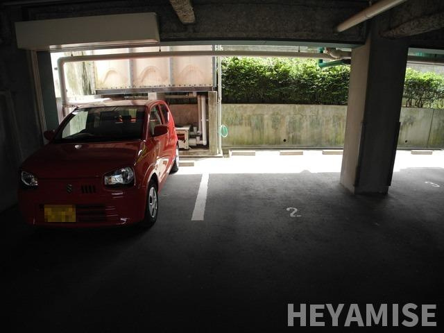 ハピネスウィンの駐車場
