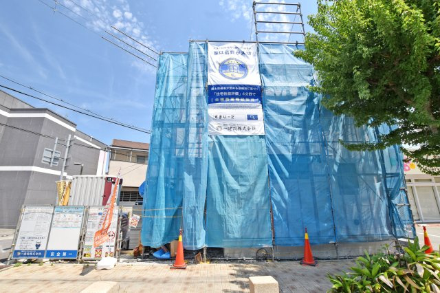 リーブルガーデン大庄西町3丁目新築一戸建て│3LDK+駐車1台可の外観|南西角地で陽当たり良好の物件です。現在順調に建築中です。
小学校や中学校、保育所、スーパーも全て徒歩10分圏内の子育て世代におススメの物件です。
